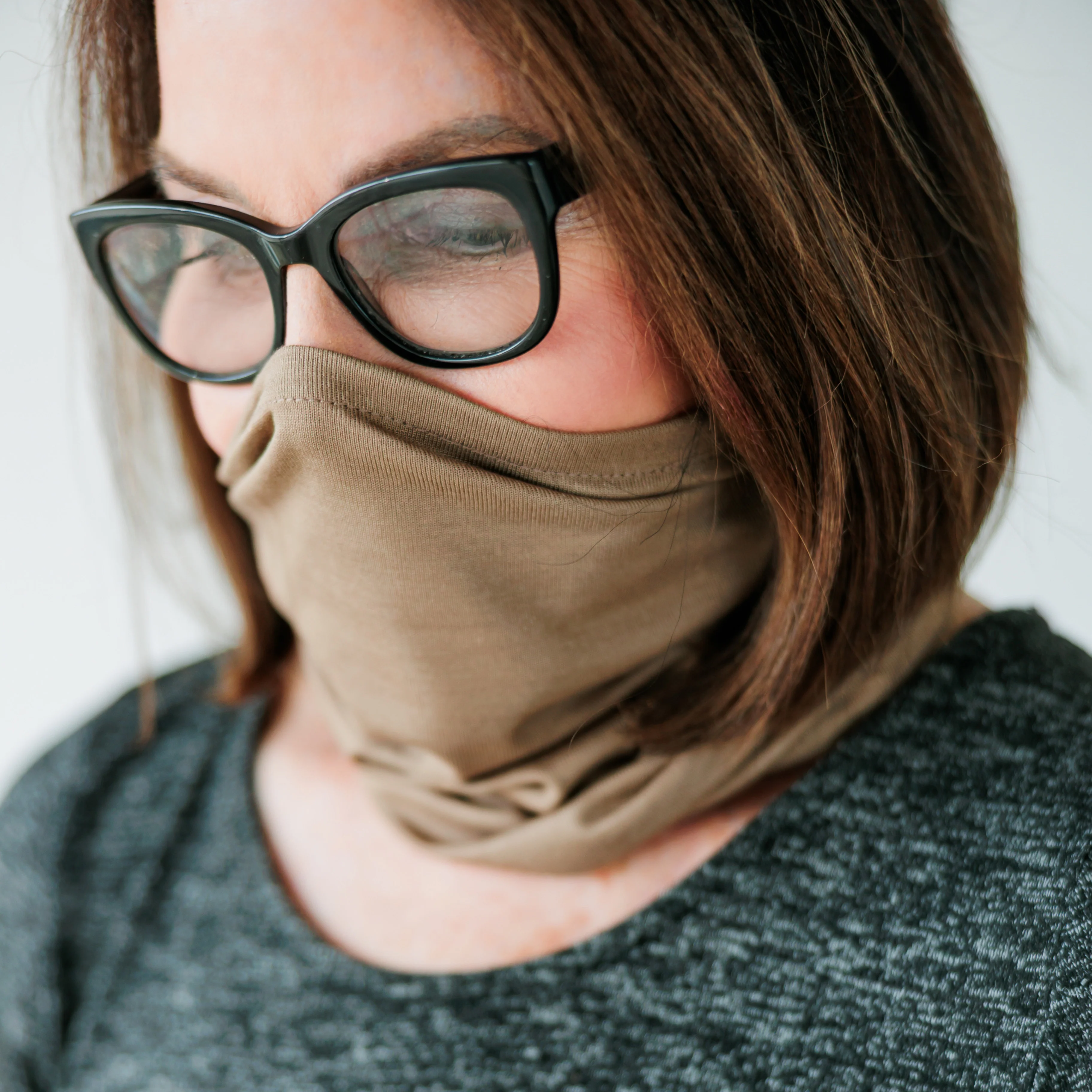 Mocha Jersey & Silver Neck Gaiter - Image 3